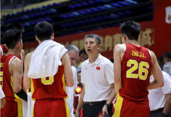 乐盈配资 中国男篮赢球背后4大难题：12助攻22失误 赵睿迷失缺防守尖兵