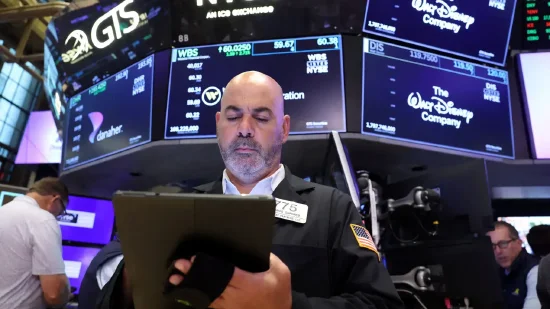 银河证券 午盘：美股涨跌不一 道指下跌逾150点