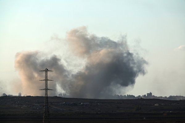 东程配资 担心被扣押人员命运 数千人在内塔尼亚胡住所外抗议