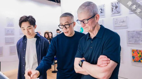 恒信期货 王宁送库克定制Labubu！身家一度超马云，带火这些大牌同款…